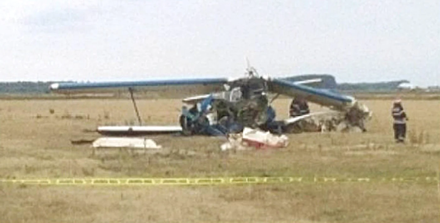 
    Pilotul avionului prăbuşit în Brăila a murit  