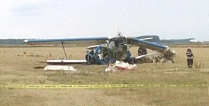 
    Pilotul avionului prăbuşit în Brăila a murit  