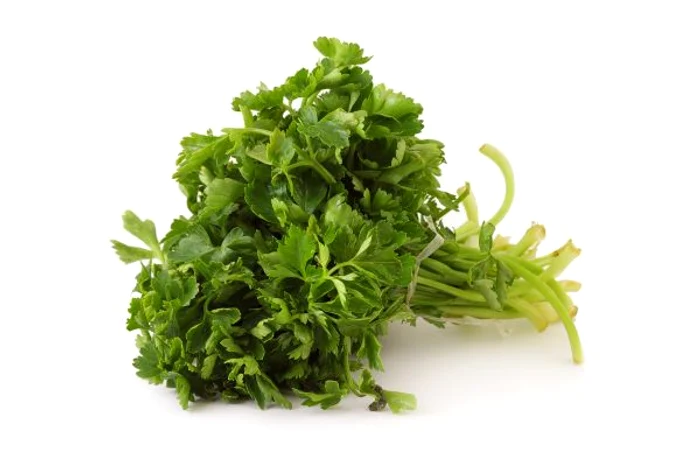 Pătrunjelul este detoxifiant şi regenerator, dar şi un întăritor grozav pentru imunitate.www.clicksanatate.ro
