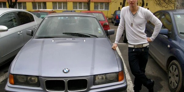 Studenţii se întrec în maşini care mai de care mai "cool"