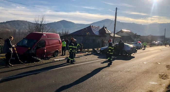 Accident cu 7 răniți, în Pucioasa. FOTO ISU Dâmbovița