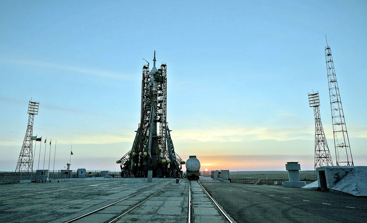 Echipajul a fost transportat pe orbită de o rachetă Soyuz MS-12