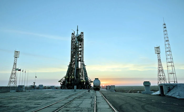 Echipajul a fost transportat pe orbită de o rachetă Soyuz MS-12