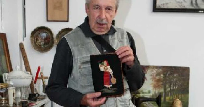 Braşov: Ştefan Marica se laudă cu o colecţie impresionantă de antichităţi