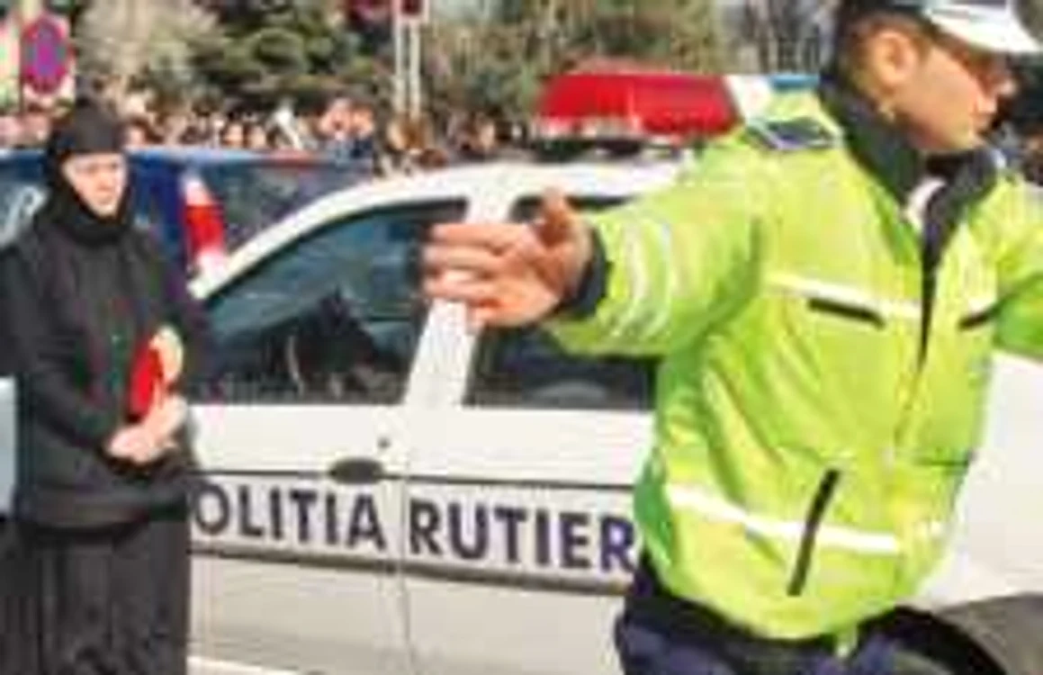 Măicuţa Liliana Oprea a aşteptat resemnată ca poliţiştii să încheie măsurătorile 