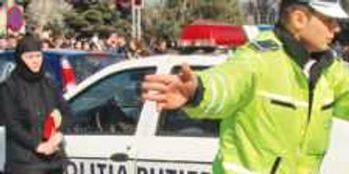 Măicuţa Liliana Oprea a aşteptat resemnată ca poliţiştii să încheie măsurătorile