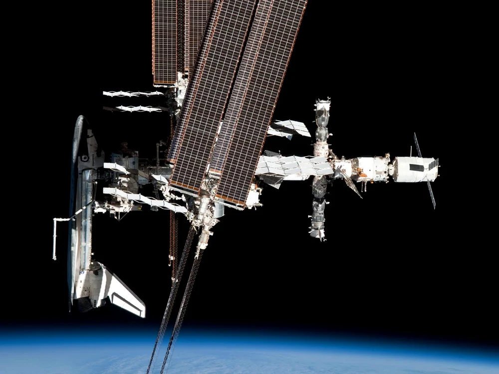 Naveta Endeavour, conectată la ISS / Imagini realizate de astronautul italian Paolo Nespolin - sursa: nasa.gov