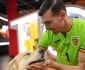 Florin Niță, mare iubitor de animale. Foto Protecția animalelor CJ Ilfov