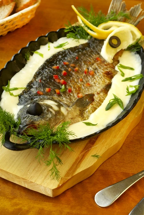 
    Crap cu sos de smântână  