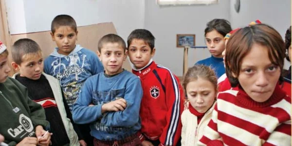 Sărăcia este una dintre  principalele cauze ale abandonului şcolar 