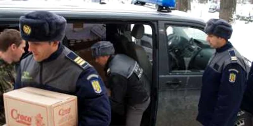 Politiştii au strâns bani şi au cumpărat produse alimentare