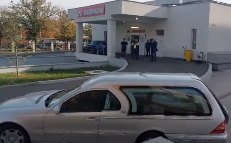 Sicriul cu trupul medicului Ștefania Szabo a fost depus la capela Spitalul Județean Buzău. Colegii își iau adio. Doctorița va fi înmormântă în Capitală