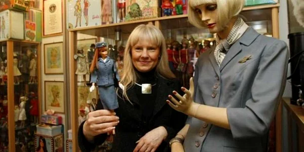 Bettina, în mijlocul păpușilor FOTO: Reuters
