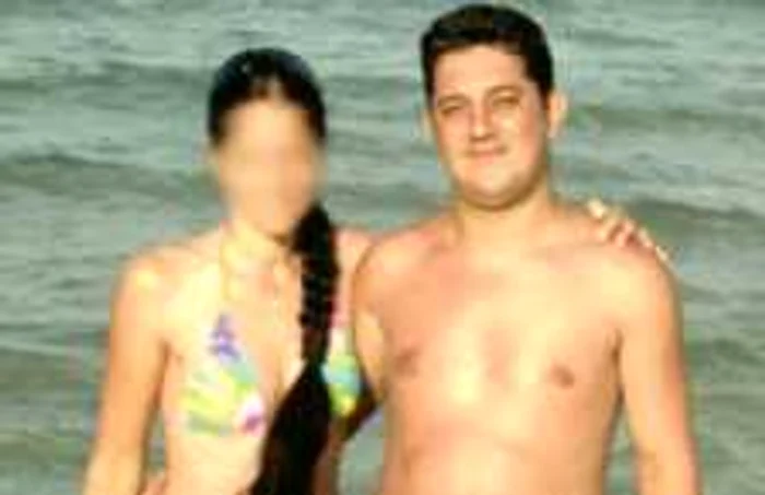 Poliţistul Gabriel Neluţu Buicu, alături de iubita sa