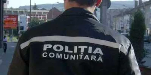 Uniforma Poliţiei Locale, folosită ilegald e angajaţii unei firme private foto: arhivă