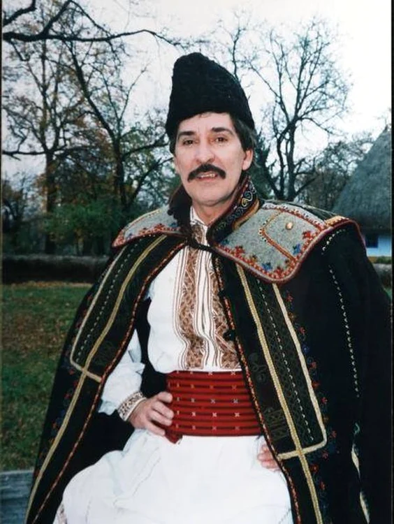
    Liviu Vasilică   