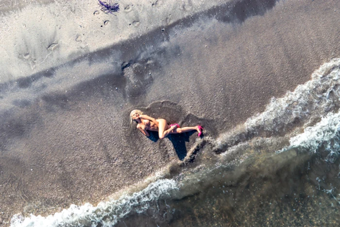 Anca Pop a fost filmată de o dronă în timp ce cânta complet dezbrăcată, pe o plajăfoto: arhiva personală
