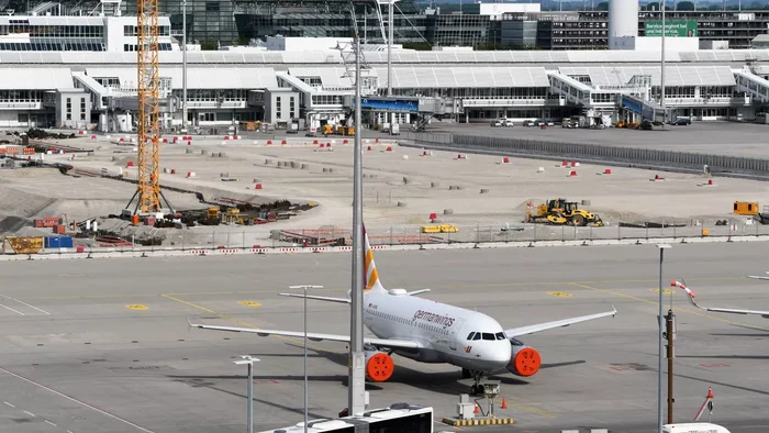 O dronă cu explozibil a blocat Aeroportul Leipzig.