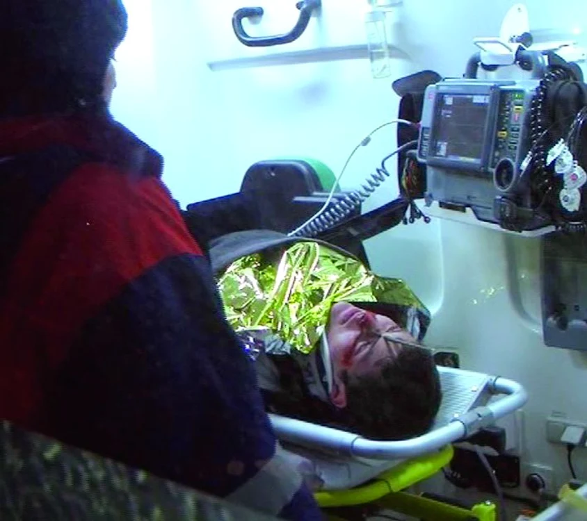 
    Petrecăreţul a fost salvat de crengile unui copac  