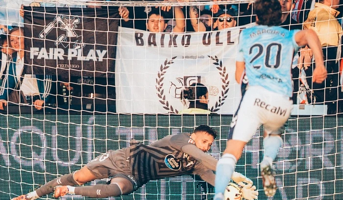 Ionuț Radu (gri), în centrul atenției în La Liga (FOTO: Facebook/Celta Vigo)