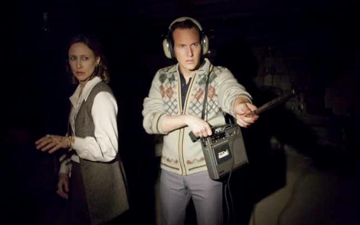 Vera Farmiga  şi Patrick Wilson, în rolurile a doi demonologi  FOTO cinemagia.ro