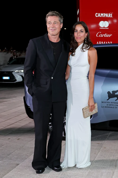 Brad Pitt alături de Ines de Ramon la Veneția