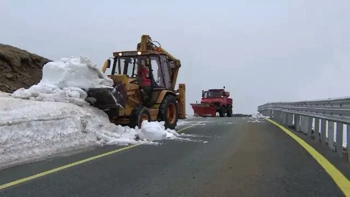 Lucrările de deszăpezire sunt în plină desfăşurare                                          FOTO SDN Târgu Jiu