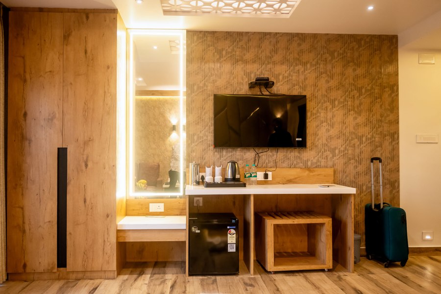 Cazare la hotel pentru studenți, cu piscină și sală de fitness. Cât plătesc lunar cei care nu au prins loc la cămin