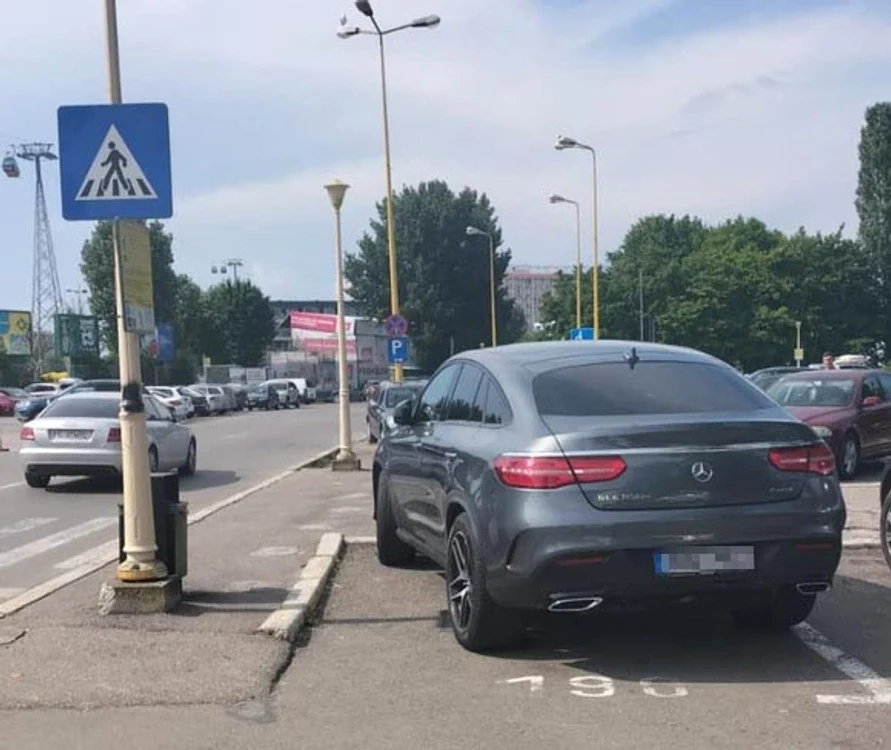 
    Șoferul din Suceava cu număr obscen a primit în urmă cu două luni Foto: facebook Reporter Neptun TV  