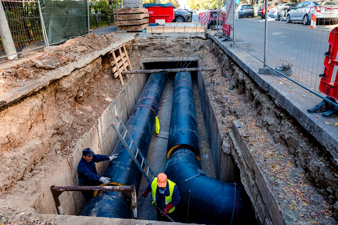 Șantier de înlocuire a țevilor de termoficare