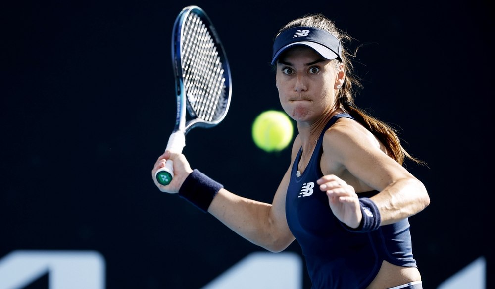 Sorana Cîrstea a început rău sezonul de zgură. Sportiva nu a putut ține pasul cu o americancă de 23 de ani