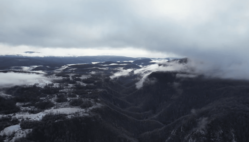 Imagini spectaculoase cu Parcul Național Semenic - Cheile Carașului, văzut de la înălțime FOTO