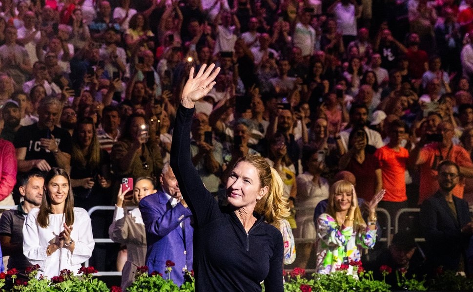 Reacția lui Steffi Graf după ce a fost cerută în căsătorie de un român, la Cluj-Napoca VIDEO