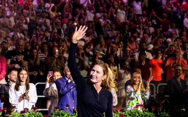 Steffi Graf, întâmpinată călduros de fanii din România. Foto Facebook 