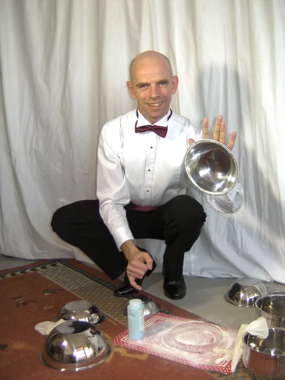Miroslaw Magola, omul magnet (Photoland / Caters)