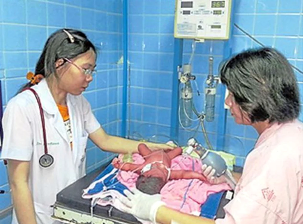 Fetiţa, născută prematur, se simte bine (Foto: Bangkok Post)