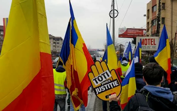 Jurnalistul Euronews Hans Von der Brelie în drum spre Bucureşti alături de manifestanţii clujeni din MArşul Speranţei