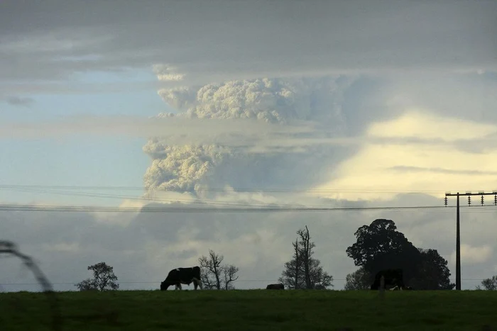 Erupţie vulcanică în Chile, sursa: pictures.reuters.com