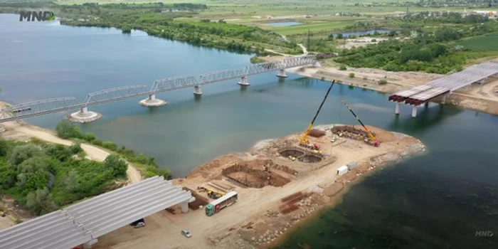 
    Imagini spectaculoase realizate din dronă cu lucările la podul peste Olt, din Drumul Expres Craiova-PiteștiFotografii: Facebook/Cătălin Drulă  