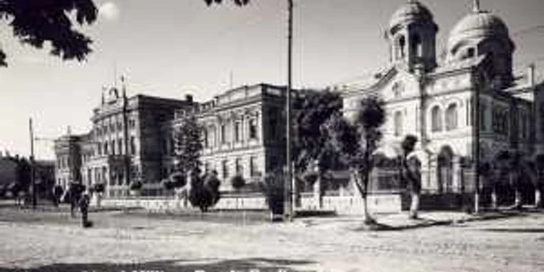 Sediul actualului Serviciu de Informaţii şi Securitate a fost construit pe locul fostului Liceu Militar "Regele Ferdinand“