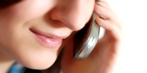 Virus gripal transmis de telefonul