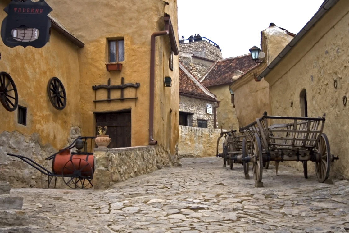 Cetatea Rasnov interior jpg jpeg