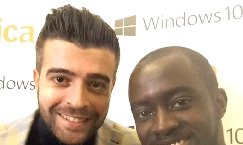 Tobi Ibytoye a ţinut să se fotografieze alături de Speak jpeg