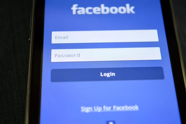 Facebook ar putea fi următorul consilier financiar pentru utilizatorii săi