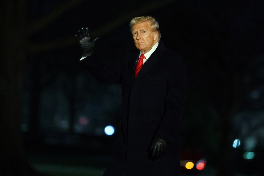 Trump îi amenință cu exilul pe infractorii americani recidiviști