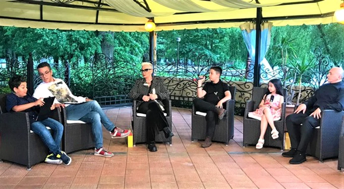 
    Monica Anghel, alături de fiul ei, într-o ediție specială a emisiunii 