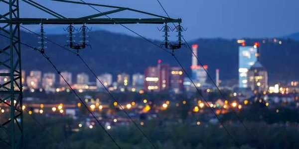energie electrica lumini fire stalp