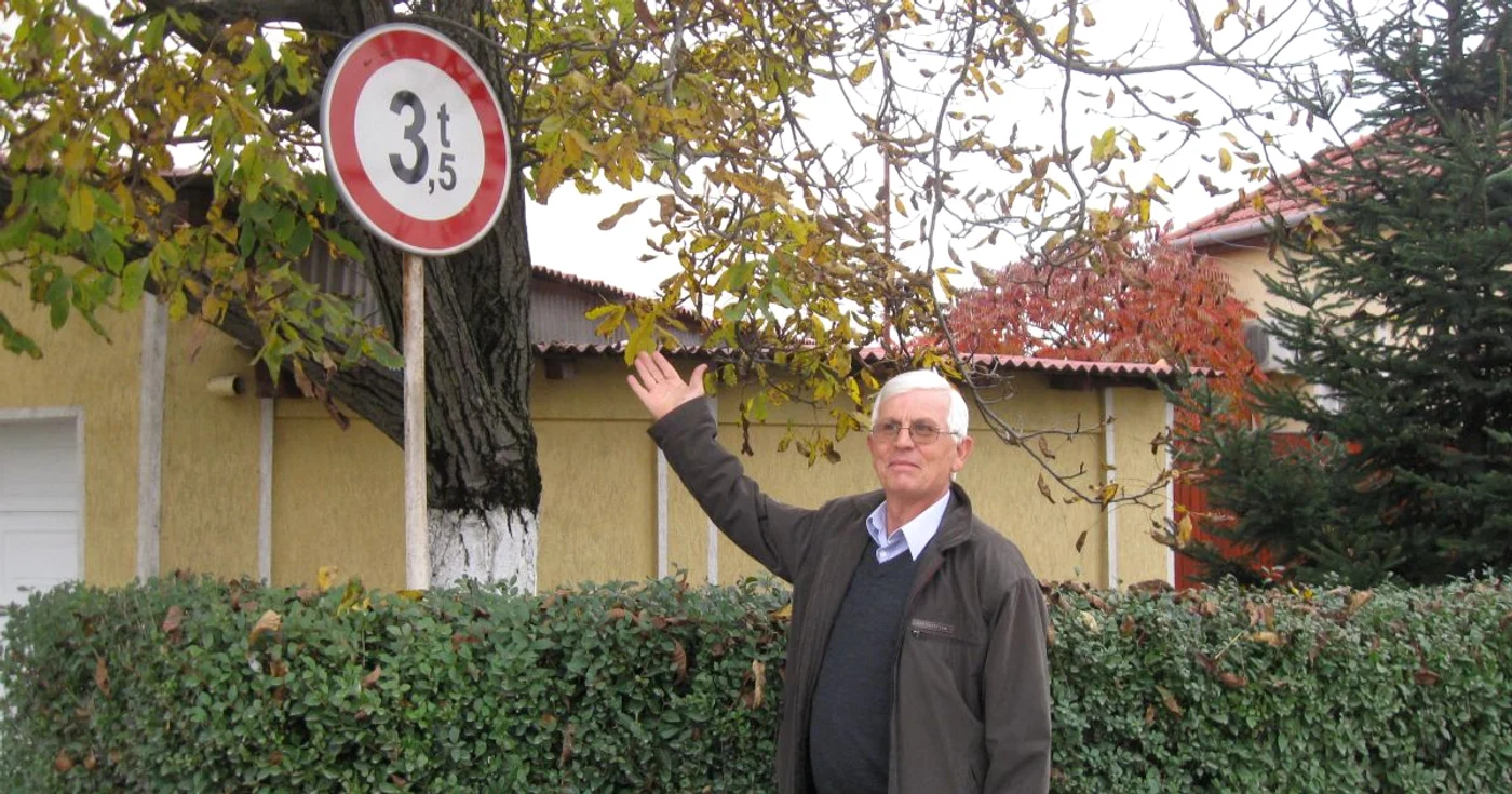 Teodor Bejan ne arată indicatoarele 