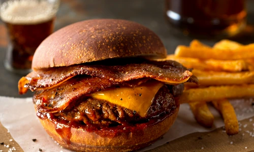 Reteta in pasi  Hamburger cu bacon  Sursa imagine shutterstock 748312060 jpg