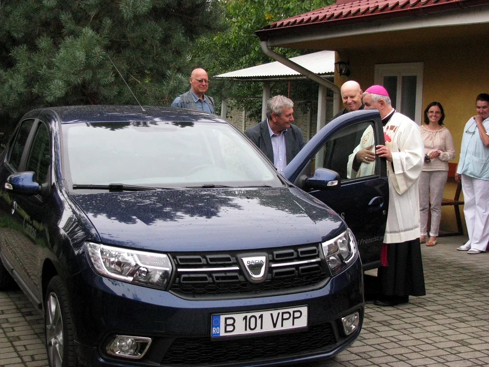 Papa Francisc a plecat de la Aeroportul Otopeni cu Dacia Logan 